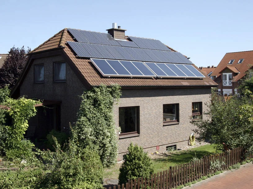 Einfamilienhaus mit photovoltaischer und thermischer Solaranlage in Hannover